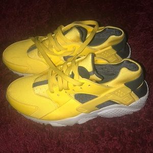 Yellow...gray...white huaraches